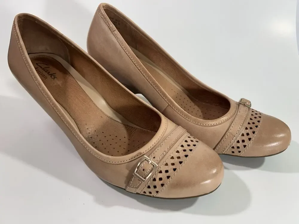 Clarks Artisan Women's Tan Leather Wedge Pumps Buckle Laser Cut 63986 Size 9.5M
